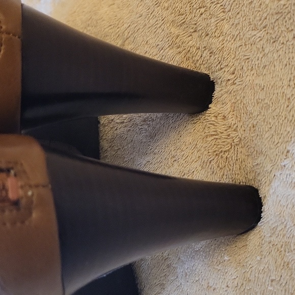 Franco Sarto Boots ...in a tan....WITH THE BOX......sleek and ready to wear - Picture 5 of 7